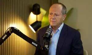 От уборки лестниц до высоких технологий и политической грязи