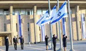 דגלי הלאום ברחבת הכנסת הורדו לחצי התורן