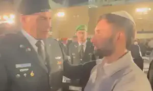 המפגש של הרמטכ"ל עם שורד השבי בכותל