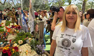 לוחם אמיץ, גיבור של שתי אומות