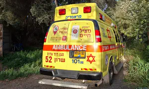 גבר וילד אותרו ללא רוח חיים בביתם