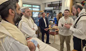 התינוק נקרא על שם הגבעה שהאב פינה