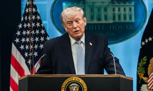 טראמפ יקל את המצור כדי להציל את השיחות