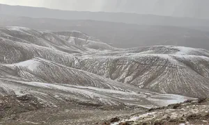 ברד כיסה את הגבעות, צפונית לערד