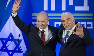 איום בתביעה נגד בנט ולפיד