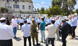 "הצבא - חובה דתית, הישיבה - חובה לאומית"