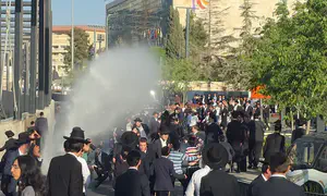 סוף לעידן ה"בואש" בהפגנות