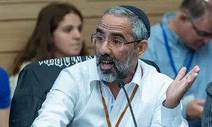 רפי קדושים עורר סערה: "התכוונו רק לדקור"