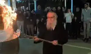 הרב זלמן ברוך מלמד בהדלקה בישיבת בית אל