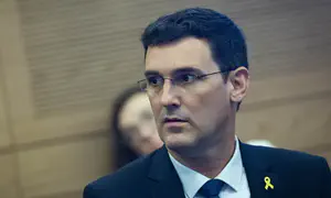 איתן גינזבורג פורש, טרופר לא מתפטר