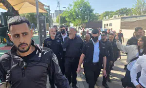 צפו: בן גביר התעמת עם תושבים ביפו