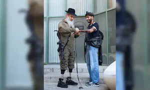 הרב שנפצע קשה חזר להניח תפילין
