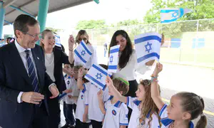 Herzog meets Costa Rica’s Jewish community during official visit