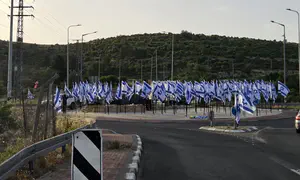 דגלי ישראל לאורך הכביש האסטרטגי בבנימין