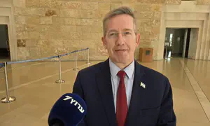 Секретарь правительства резко критикует юридического советника