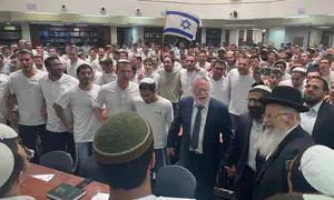 Thousands celebrate Jerusalem Day at Yeshivat HaKotel