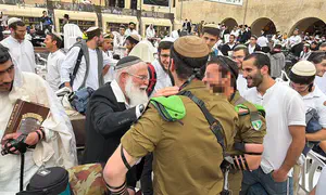 לוחמי הנח"ל הפתיעו את חבריהם לישיבה