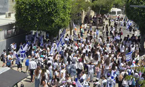 דגל ישראל הונף מחדש בלב רמת אשכול בלוד