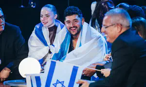צפו: נועם בתן שר ורוקד אחרי ההישג