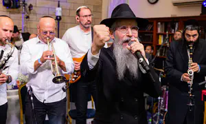 מחרוזת השירים של אברהם פריד במרכז הרב