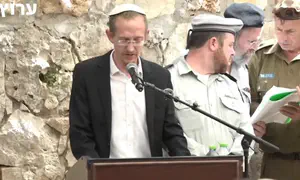 Раввин зачитал ктубу для Маоза (הי"ד) и его невесты Рони