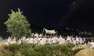 ספר תורה ומעיין בצורת לב לזכר הלוחם