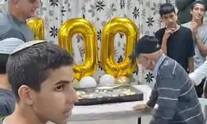 Yeshiva students surprise 100-year-old Yisrael
