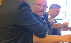 אמיר השכל התנגד והוצא בכוח מדיון בכנסת