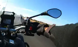 Border Police motorcyclist pursues stolen vehicle, arrests driver