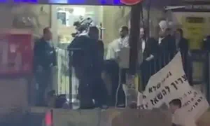 תיעוד: עיתונאי נפגע בכינון ישיר ממכת"זית