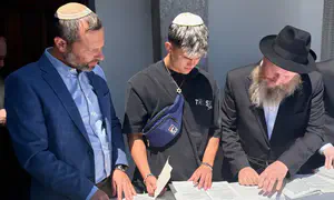 אהבת השם וישראל גנץ התפללו בקבר הרבי