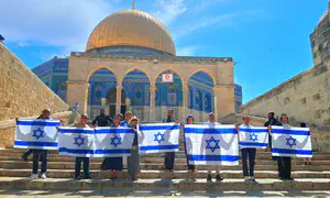 בשירת "התקווה": דגלי ישראל הונפו בהר הבית