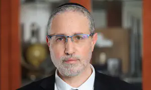 תושב הר חומה, מקורב לרבנים