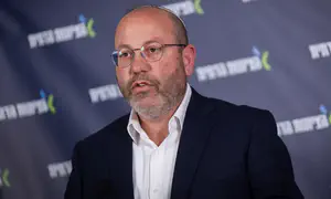 ההשתלחות בצביקה מור - והקריאה לפיטורים