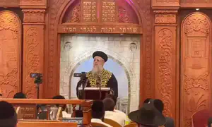 הרב יוסף הגיע לבית מדרשו של הרב אליהו