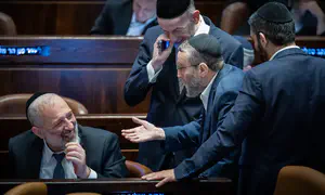 Haredi rabbi denounces haredi MKs