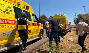 הרוג ו-4 פצועים בפיגוע ירי באזור השרון
