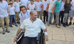 הרב שנפצע בלבנון חגג בר מצווה לבנו