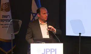 עימות בכנס: המפגינים קטעו את רוטמן