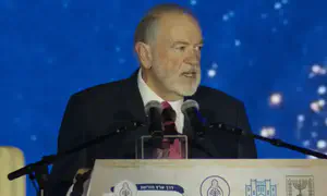 האקבי הפתיע את השר אליהו על הבמה