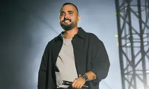 אושר כהן עצר את ההופעה וברך "שהכל"