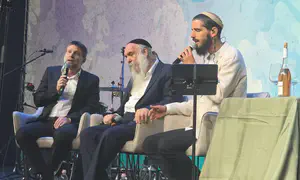 סמוטריץ' שר "ויהי נועם" עם הרב שפירא