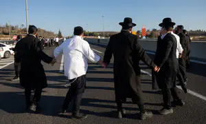 Haredi protest convoy gets underway
