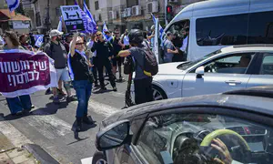Violent clashes at entrance to Bnei Brak