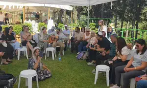 Пение и слезы у могилы Наве Хабшуша