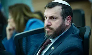 השר אליהו נשנק מדמעות בכנסת