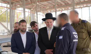 הרב בר: אסור לחלל שבת לצורך העלאת המורל