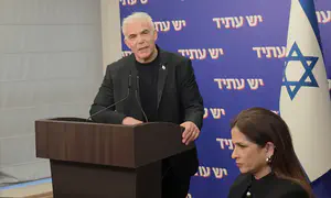 לפיד נשאל אם הוא סומך על זיני - והתחמק