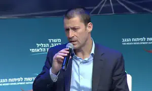 דובי פרנסס מכוון לראשות הממשלה