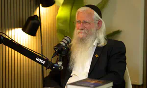 מהנער החילוני לאיש מאחורי מנורת הזהב